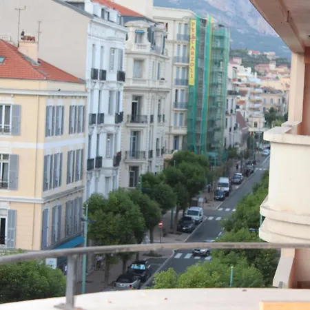 Le Must ! Admiral Plaza *