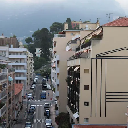 Le Must ! Admiral Plaza * מנטון