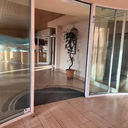 Le Must ! Admiral Plaza דירה מנטון